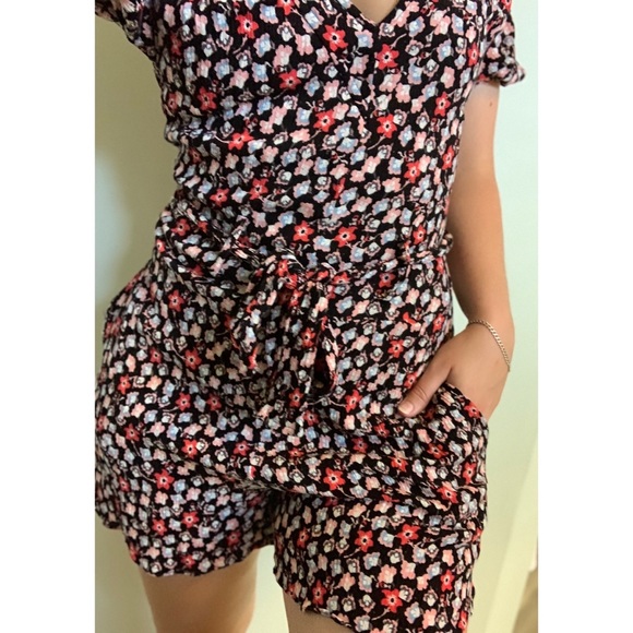 Guess | black and flower print jumper/ romper - Picture 4 of 16